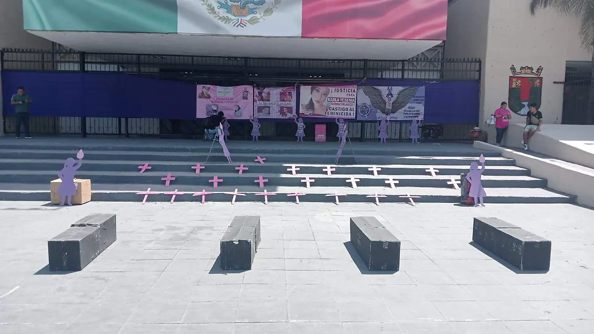 Feministas afuera del congreso